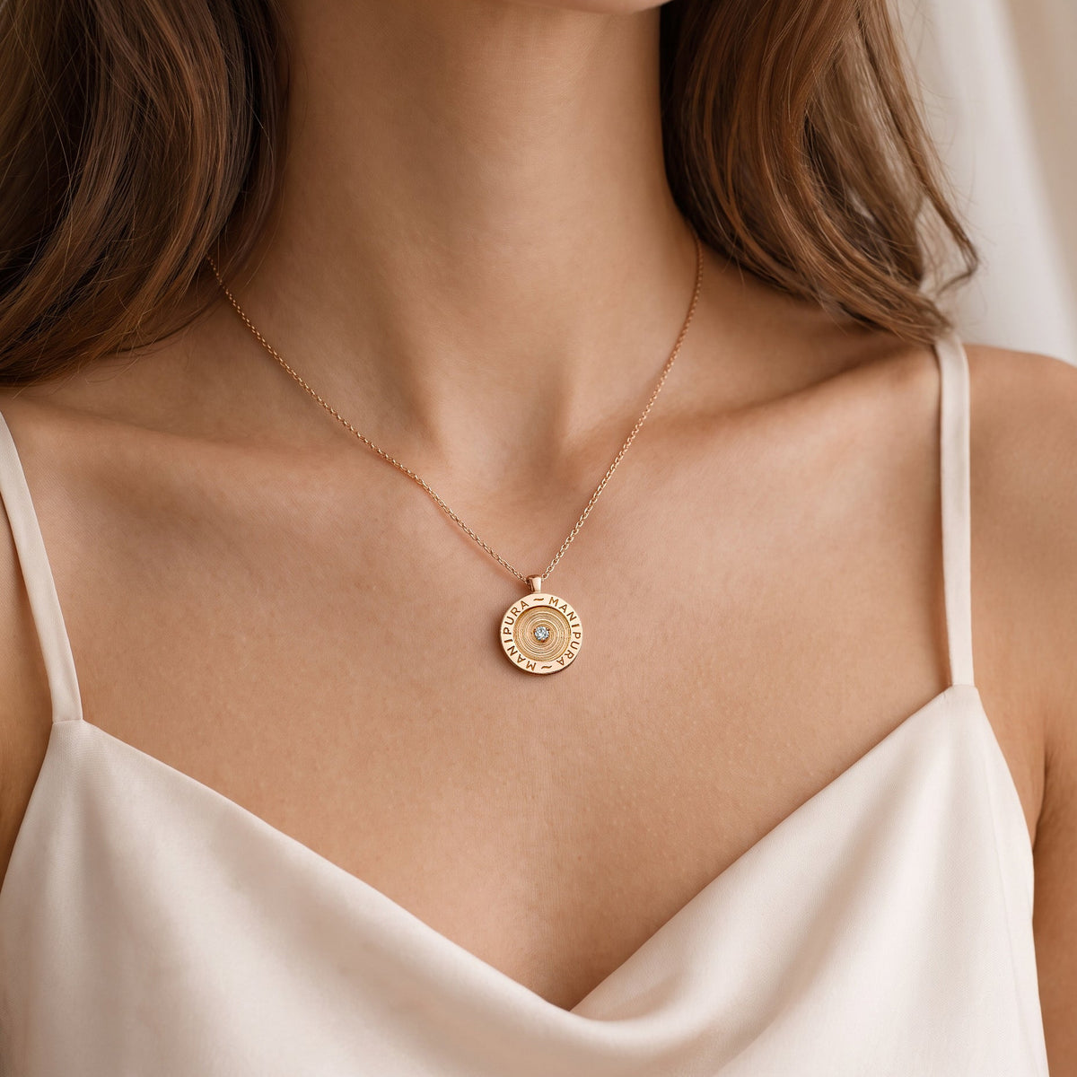 Collier Cercle d'Or Or Rose Porté Collection Cercle d'Or Manipura