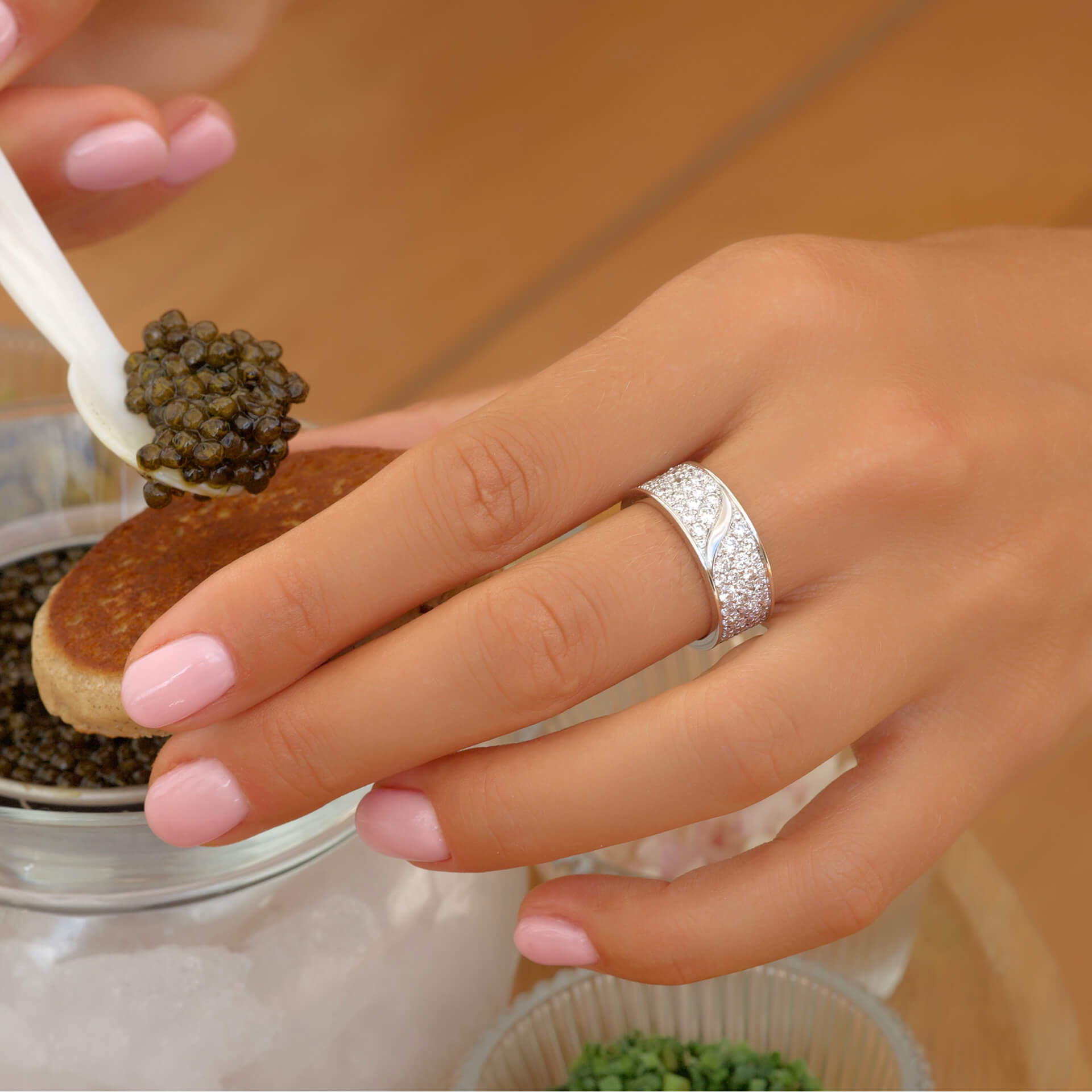 Une bague au majeur : quelle est sa signification symbolique ?