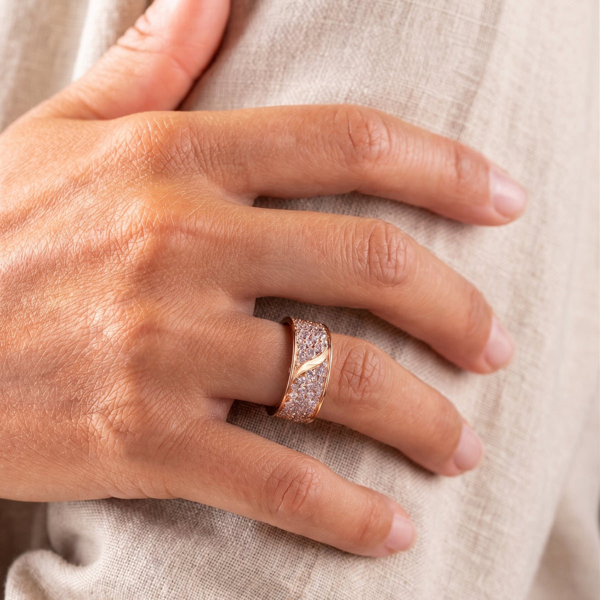 Bague Signature Or Rose Portée Collection Signature Manipura