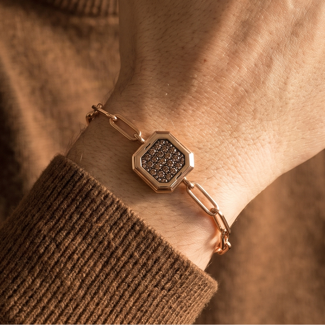 Bracelet Carré d'Or Pavé Brown Or Rose Manipura porté