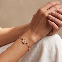 Bracelet Cercle d'Or S Or Rose Porté Collection Cercle d'Or Manipura