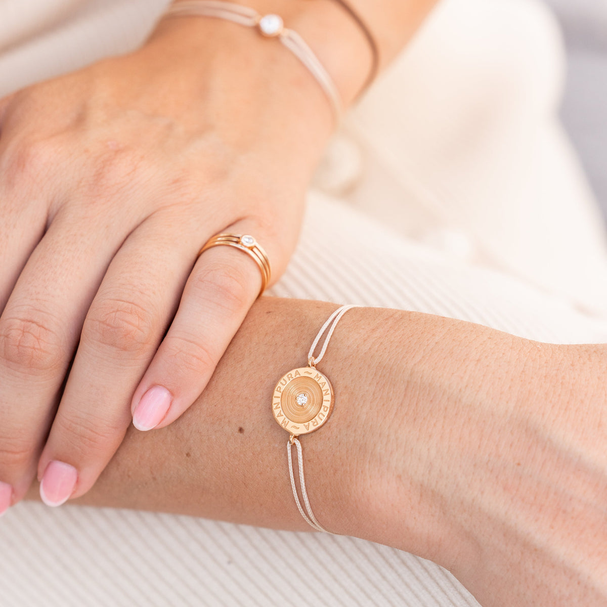 Bracelet Cordon Cercle d'Or Or Rose Porté Collection Cercle d'Or Manipura 2