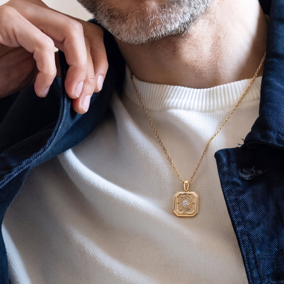 Collier Carré d'Or Or Jaune Porté Collection Carré d'Or Manipura